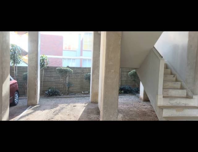 2 BEDROOM FLAT TO LET IN ESSENWOOD